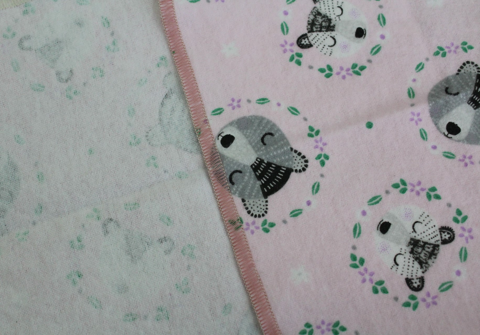 Mouchoir réutilisable – Ours entouré de fleurs – Image 2